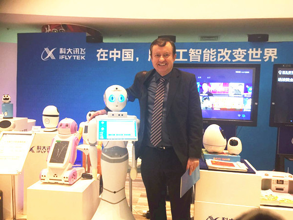 來華十四載,雙眼看中國