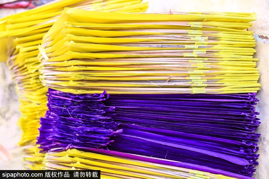 印度集市手工者巧手做風箏 紙質(zhì)材質(zhì)色彩斑斕