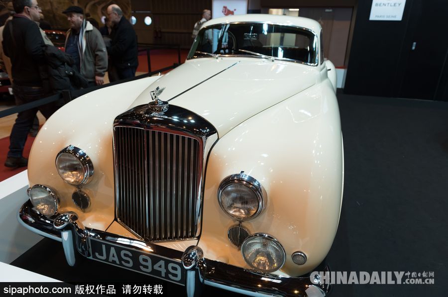 2018巴黎老爺車展開幕 經典老車演繹傳奇