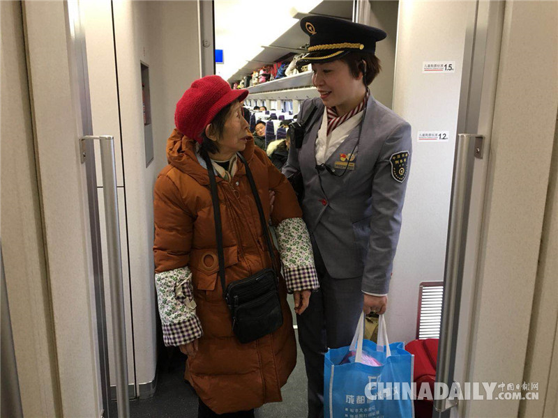 春節團圓時 “夫妻列車長”卻給女兒留下第19張請假條