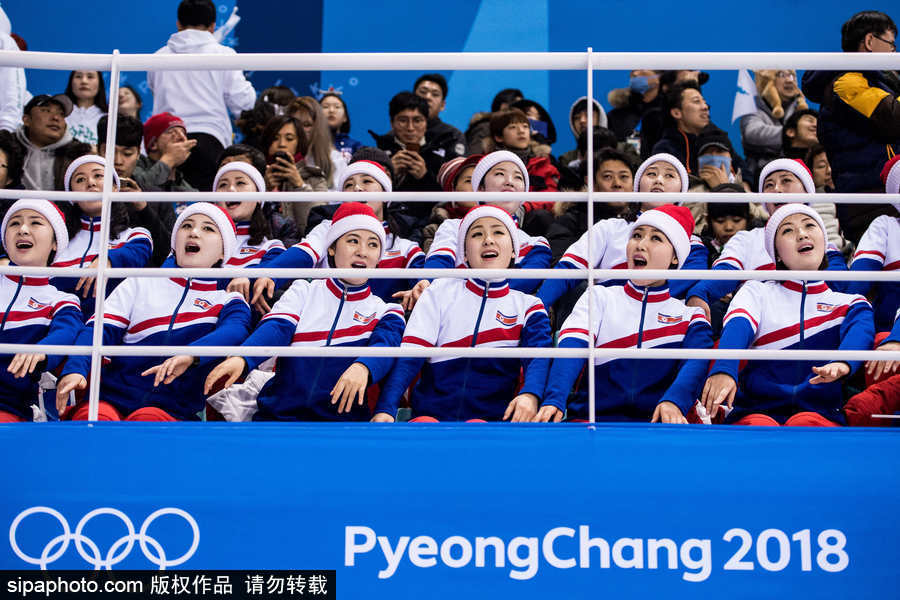 2018平昌冬奧會(huì)：冰球女子小組賽 朝鮮拉拉隊(duì)長笑容甜美
