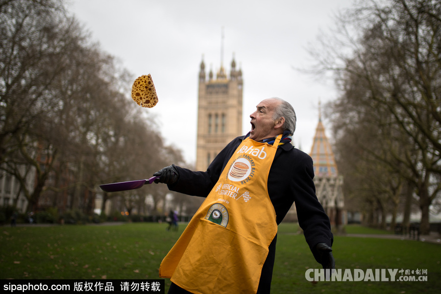 “煎餅俠”？英國舉行趣味煎餅跑