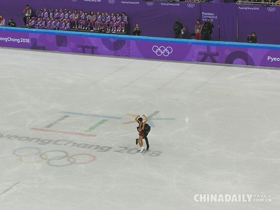 韓聰隋文靜雙人滑短節(jié)目表現(xiàn)完美 為短道隊打call