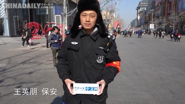 王英鵬：一年沒(méi)牽媽媽的手了