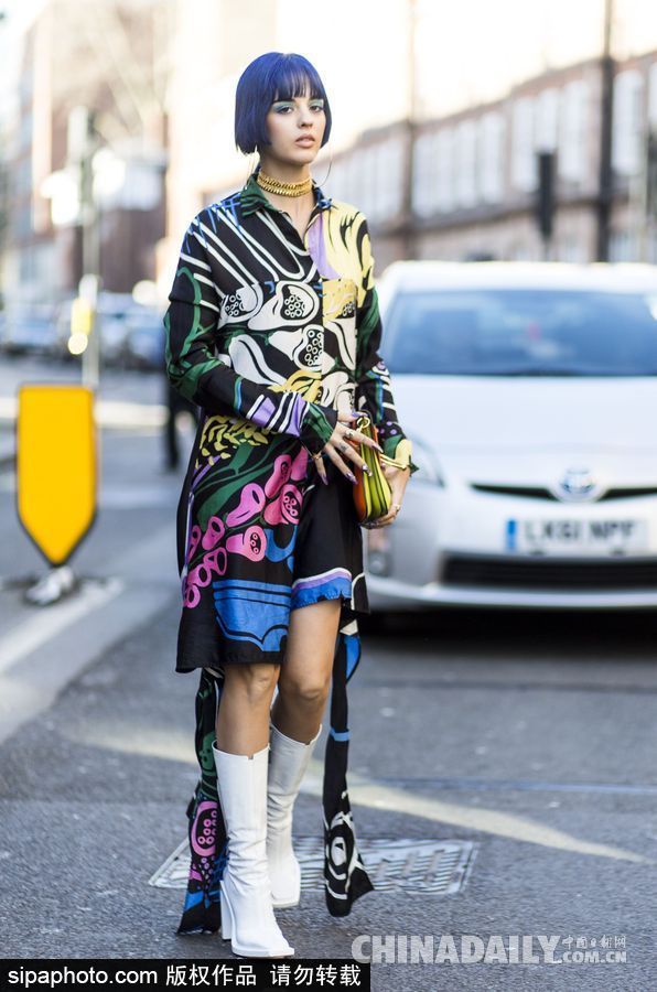 色彩碰撞！倫敦時裝周場外潮人冬日里穿出春天活潑感