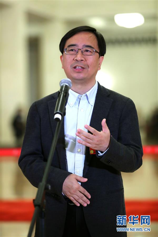 全國(guó)政協(xié)委員接受采訪