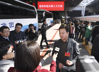 十三屆全國人大一次會(huì)議準(zhǔn)備就緒 京外代表團(tuán)全部抵京