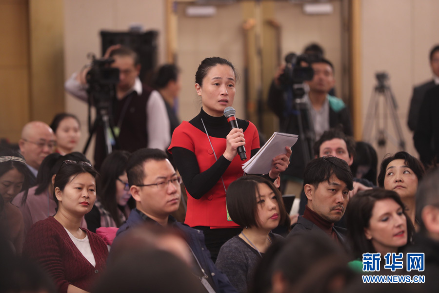 肖捷:今年實施積極的財政政策仍然保持較強力度