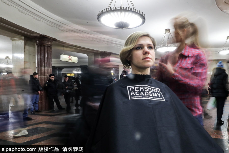 婦女節福利驚現地鐵站！ 戰斗民族車站為女性美發造型