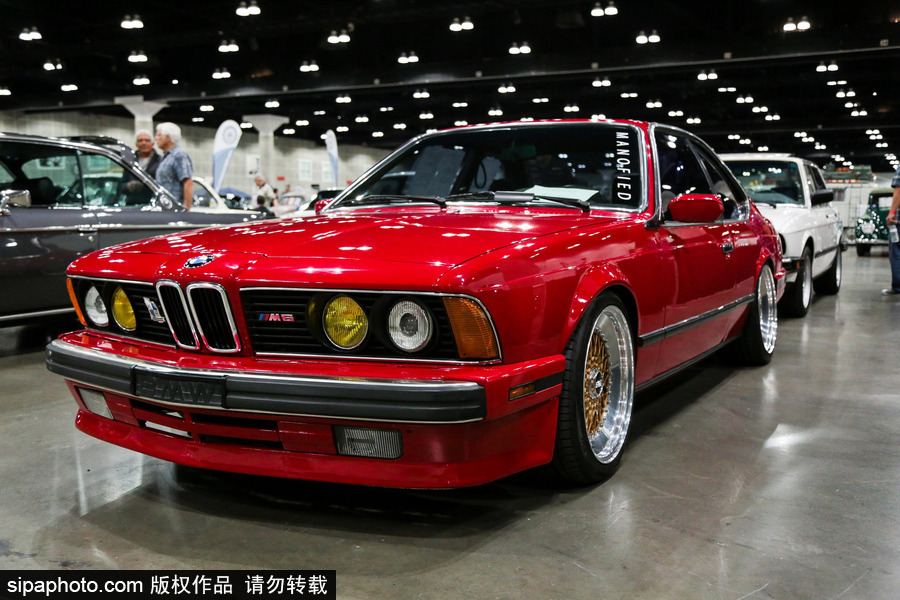 美國洛杉磯舉行經(jīng)典車展 匯聚各式老爺車復(fù)古懷舊