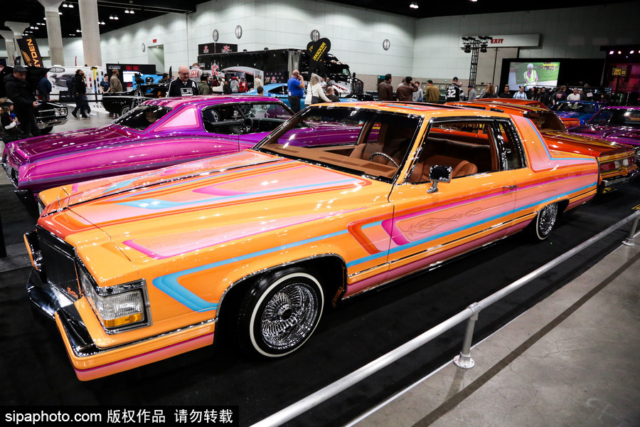 美國洛杉磯舉行經(jīng)典車展 匯聚各式老爺車復(fù)古懷舊
