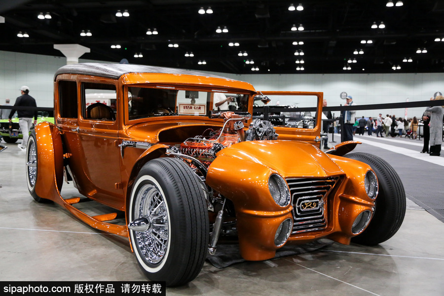 美國洛杉磯舉行經(jīng)典車展 匯聚各式老爺車復(fù)古懷舊