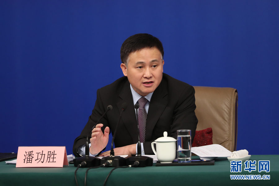 潘功勝：個別房企可能財務方面比較激進，會有一些風險