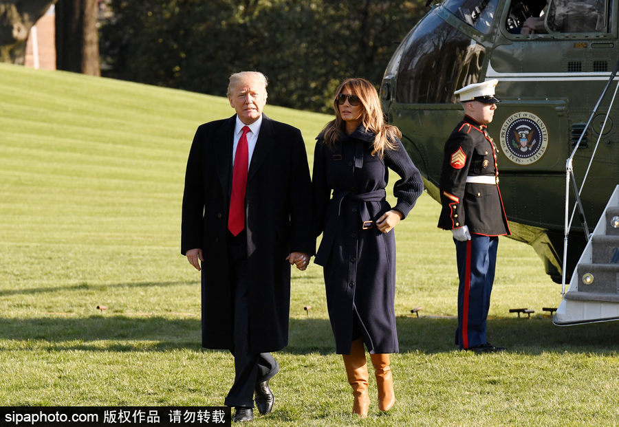 特朗普又來(lái)秀恩愛了 與第一夫人白宮草坪手牽手