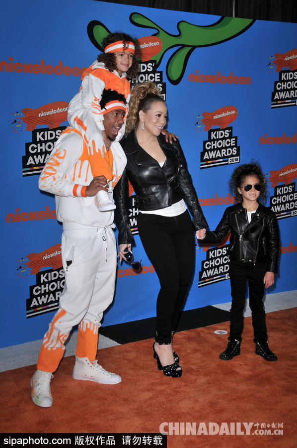 兒童選擇獎(jiǎng)：瑪麗亞·凱莉與前夫和孩子們拉風(fēng)亮相