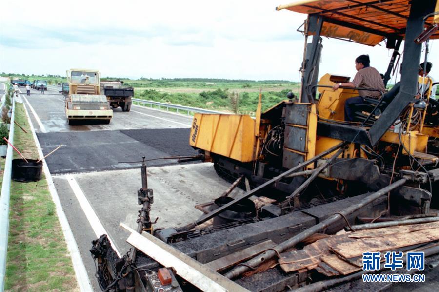 春潮拍岸千帆進(jìn)——海南特區(qū)改革開放30年紀(jì)實(shí)