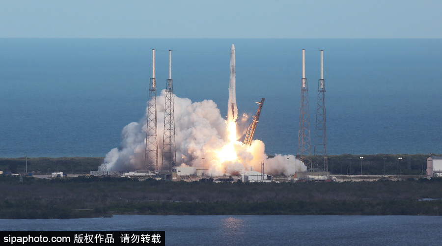 SpaceX發射“龍”飛船 為國際空間站運送補給