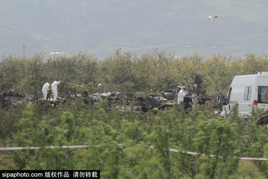 阿爾及利亞軍機(jī)墜毀257人遇難 現(xiàn)場(chǎng)畫面曝光