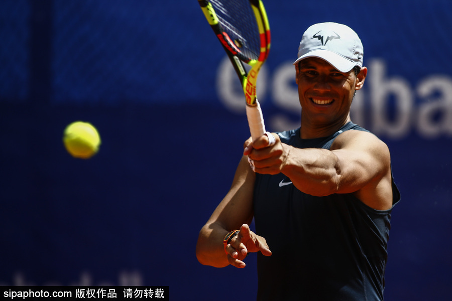 夢想成真！納達(dá)爾與10歲癌癥幸存小球迷打網(wǎng)球十足暖男