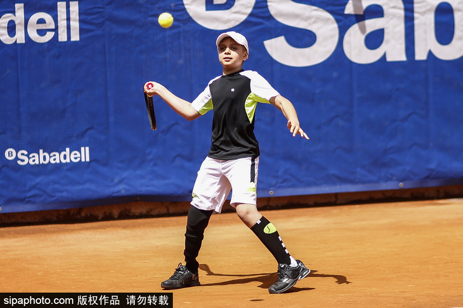 夢想成真！納達爾與10歲癌癥幸存小球迷打網(wǎng)球十足暖男