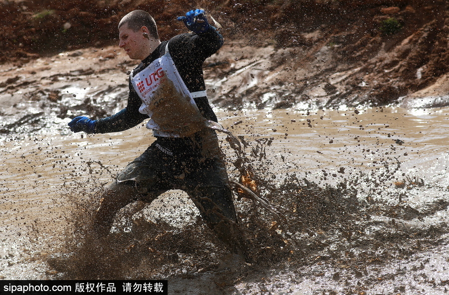 莫斯科舉行“英雄種族”障礙賽 過五關斬六將“戰斗力”十足