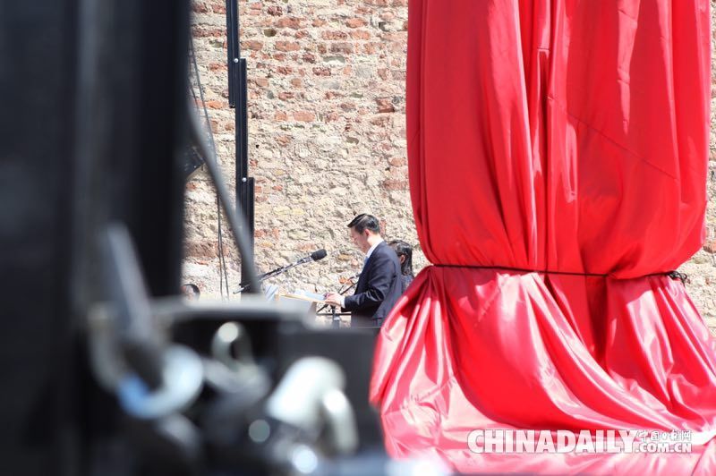 紀念馬克思誕辰200周年 中國雕塑家創作的銅像在德國特里爾揭幕