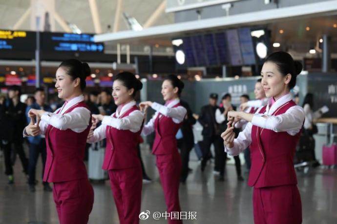 組圖：為青春點贊！空姐“快閃”致敬青年節