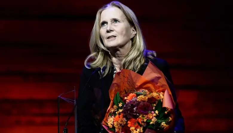 今年的諾貝爾文學獎不頒了，網友第一時間通知村上春樹……