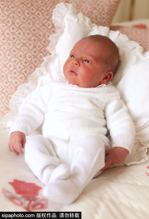 甜化了！英國夏洛特公主慶祝3歲生日 親吻弟弟額頭超溫馨