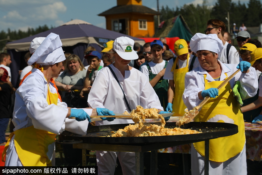 俄羅斯別爾哥羅德州迎接“福明煎蛋”節(jié) 欲制作最大煎蛋餐