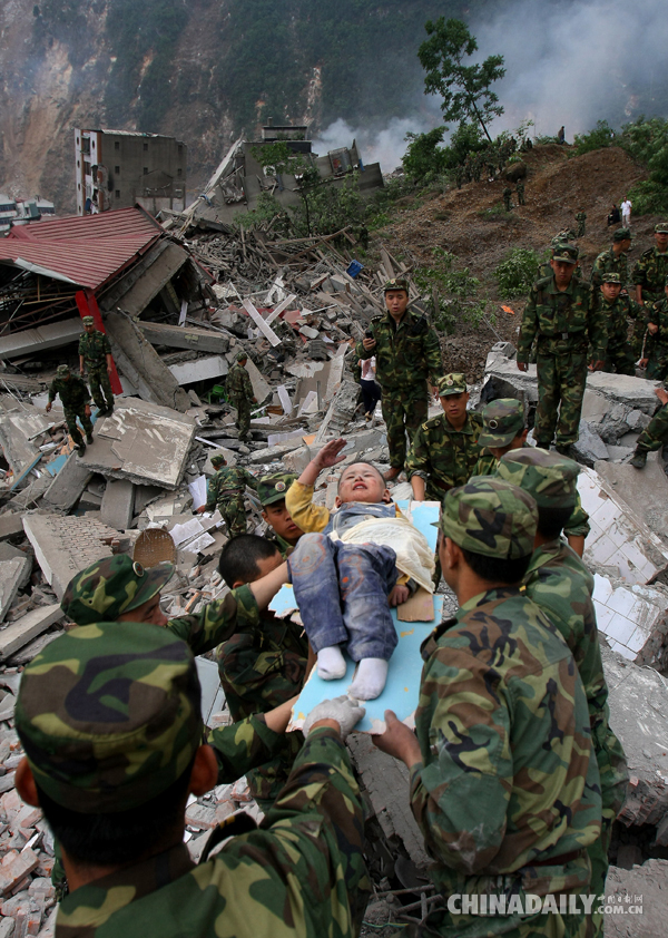 汶川地震“敬禮娃娃”:我是普通的中學生