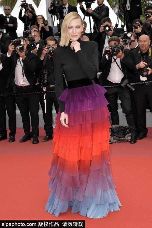 71屆戛納：電影《黑色黨徒》首映紅毯 女星造型精選