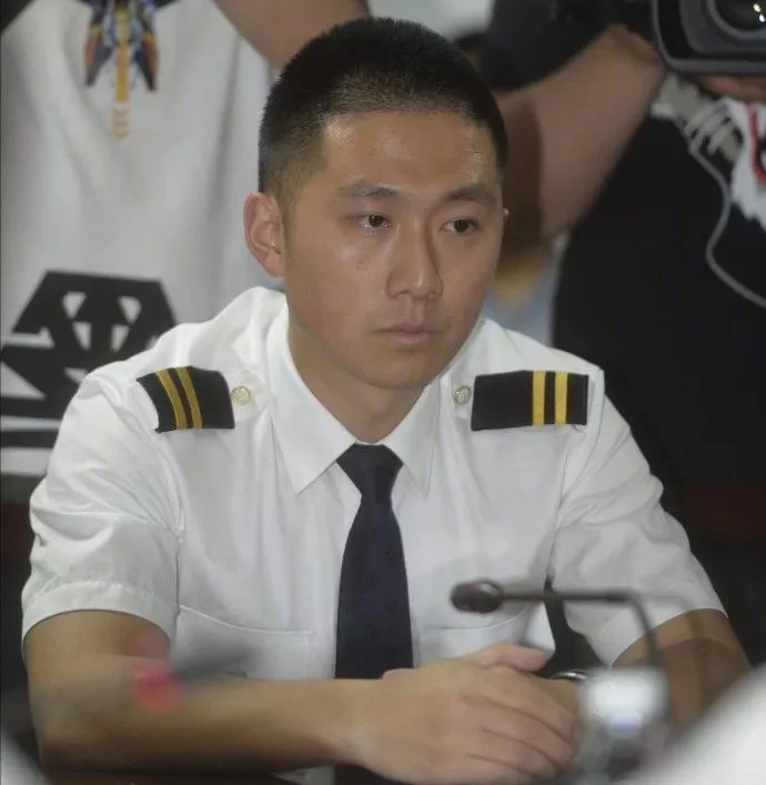 川航機長回憶生死備降驚魂一刻，這波操作簡直是奇跡！