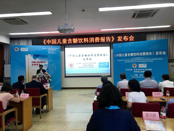 中國(guó)兒童含糖飲料消費(fèi)量不斷增加,孩子們要控制含糖飲料攝入啦!