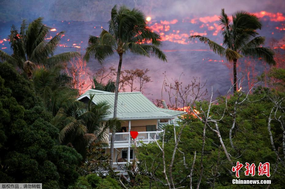 夏威夷火山持續噴發 熔巖流淌成“火河”