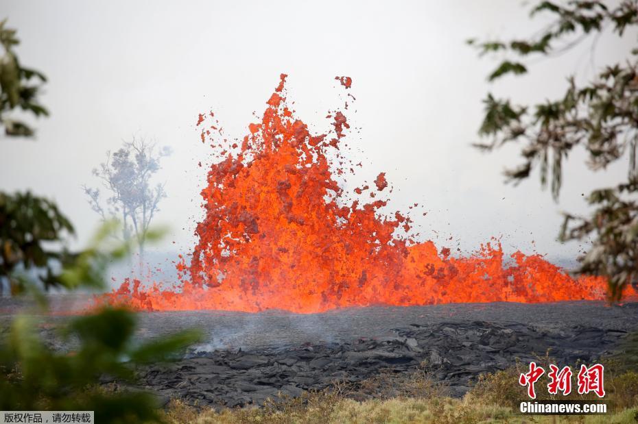 夏威夷火山持續噴發 熔巖流淌成“火河”