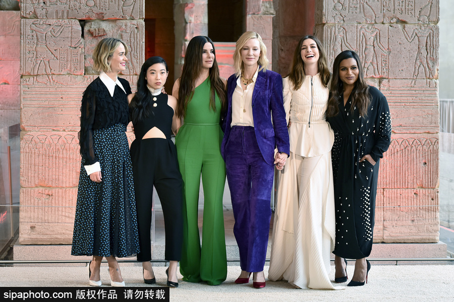 女王扎堆！布蘭切特、安妮·海瑟薇、桑德拉·布洛克現身新片發布會