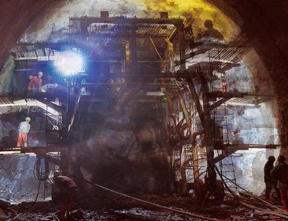 世界最長重載鐵路蒙華鐵路大中山隧道提前5個月貫通 將用于“北煤南運”年輸送量2億噸