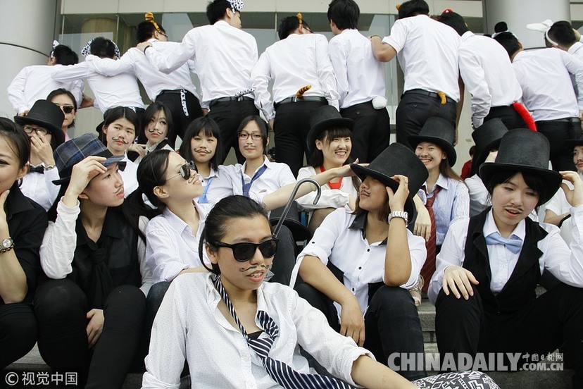 換個角度致敬青春 盤點那些“不一樣”的畢業(yè)照