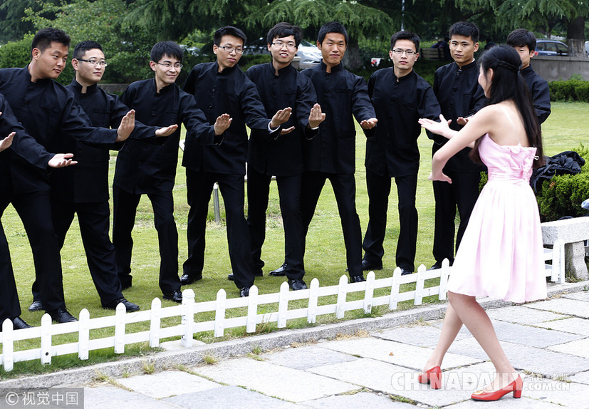 換個角度致敬青春 盤點那些“不一樣”的畢業照