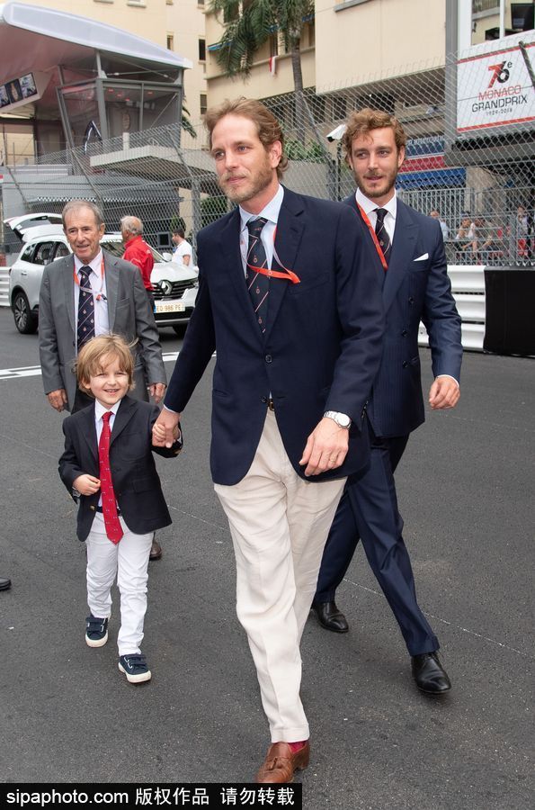 喬治小王子遇“勁敵”？摩洛哥小王子紳士英倫范亮相