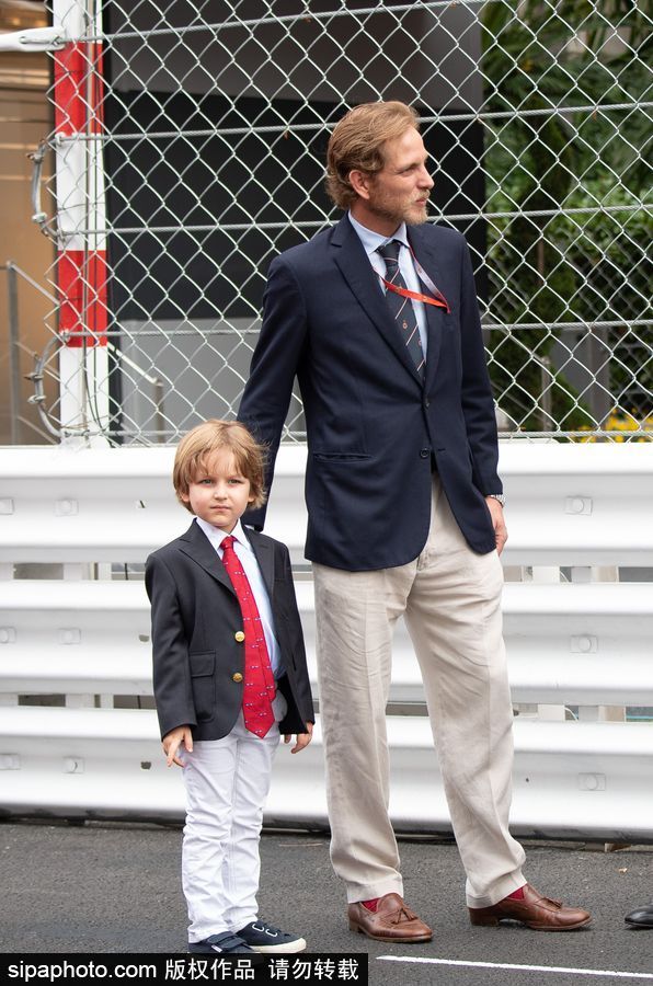 喬治小王子遇“勁敵”？摩洛哥小王子紳士英倫范亮相