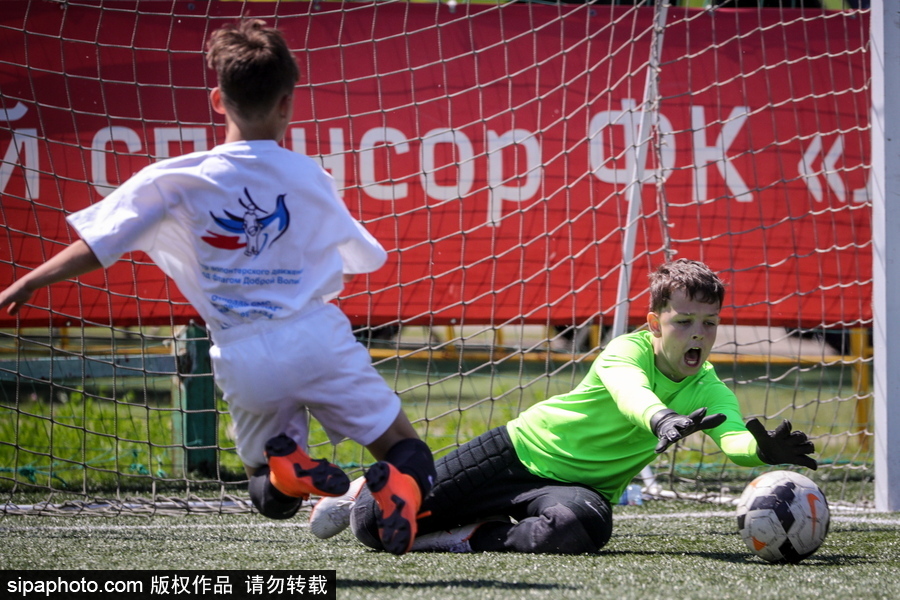 世界杯前夕看足球小子馳騁賽場 莫斯科舉辦國際兒童慈善足球賽