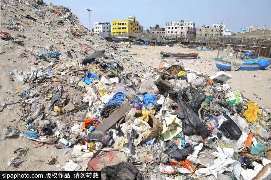 印度海灘成垃圾場 環保志愿者數年如一日堅持清理