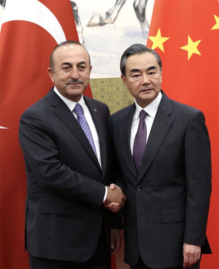 王毅與土耳其外長查武什奧盧舉行會(huì)談