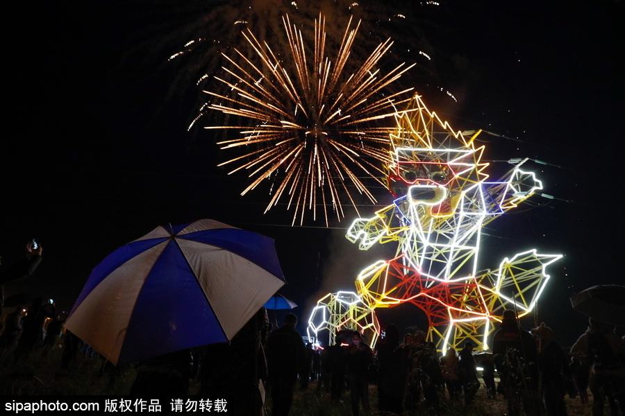 要不要這么萌！俄羅斯路邊一電力塔變身世界杯吉祥物