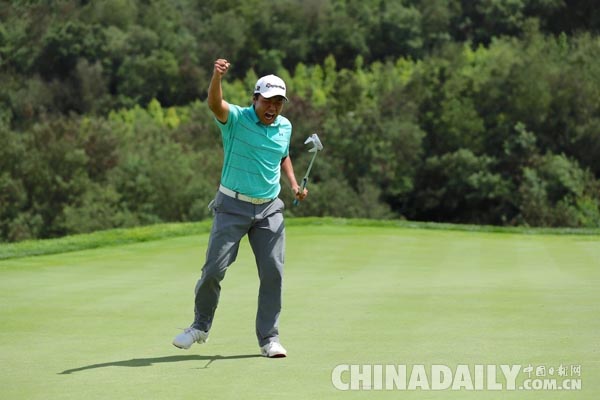 高爾夫美巡系列賽中國選手楊慕天憑外卡參賽絕殺奪職業首冠