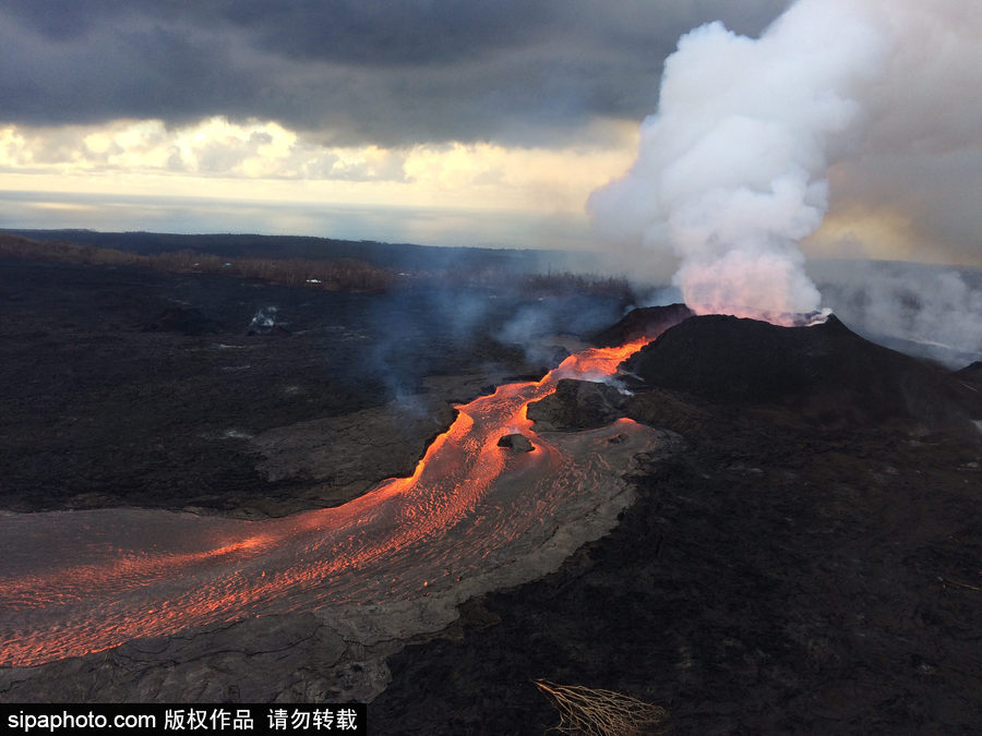 美國基拉韋厄火山持續活躍 巖漿流動似火龍