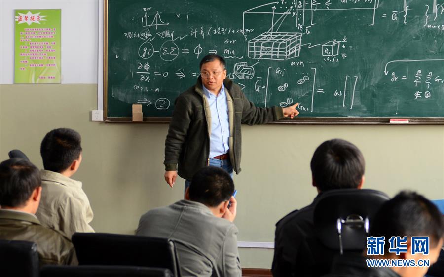 永不褪色的精神禮贊——獻給新時代的中國共產黨人