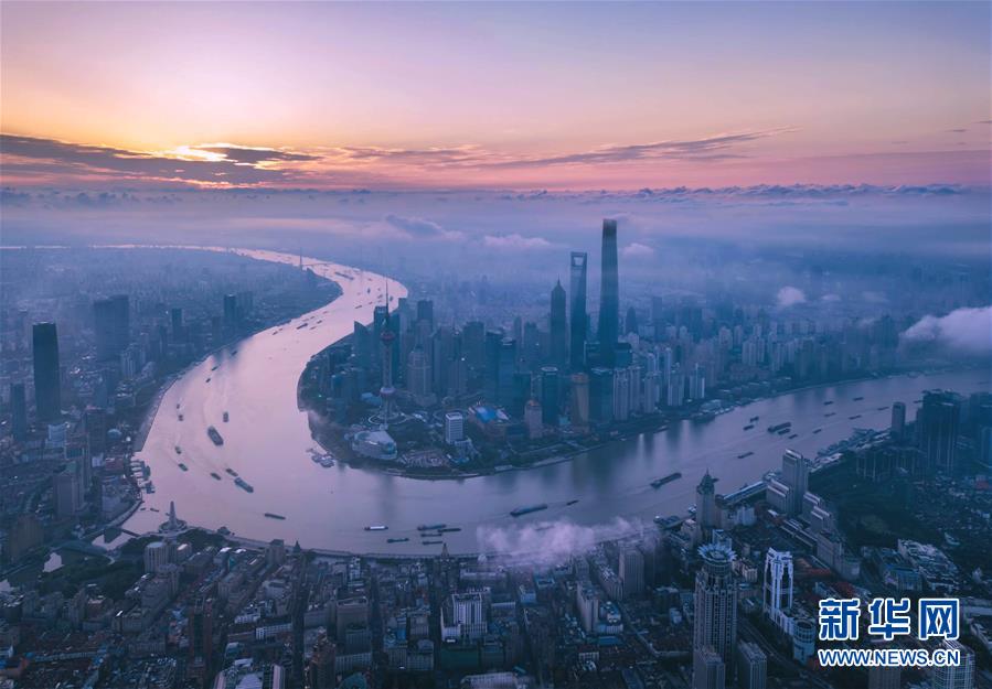 永不褪色的精神禮贊——獻(xiàn)給新時代的中國共產(chǎn)黨人